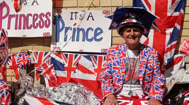 royal-baby-super-fan-is-celebrating-his-80th-birthday-outside-the-lindo-wing-136397855014103901-150430103042